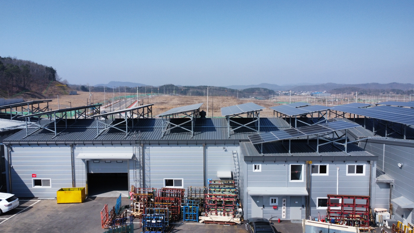 금성유리 태양광발전소 1호 - 95.16kw,  1-1호 - 46.36kw,  2호 - 98.82kw